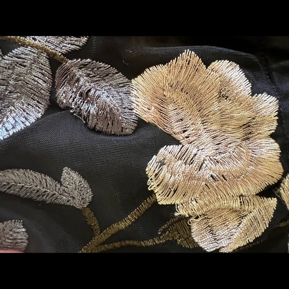 COPY - Lulu’s lace floral dress 🖤 - Picture 13 of 15